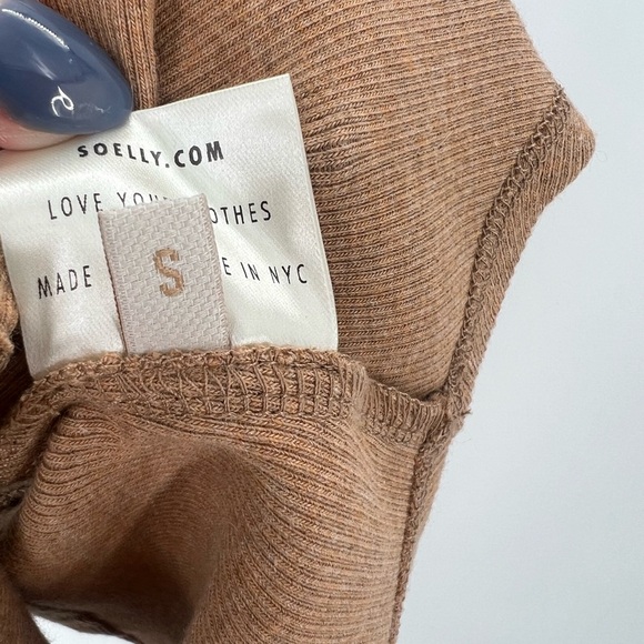 So Elly Camel Hair Blend Ribbed Knit Cropped Tank Top - Picture 7 of 7